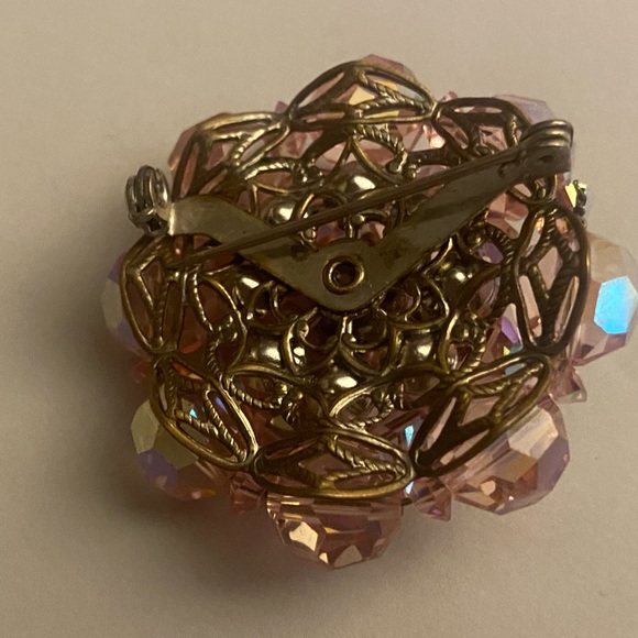 VINTAGE unsigned pink beaded brooch - Picture 2 of 3